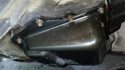 6 Signs of a Transmission Pan Gasket Leak (and。